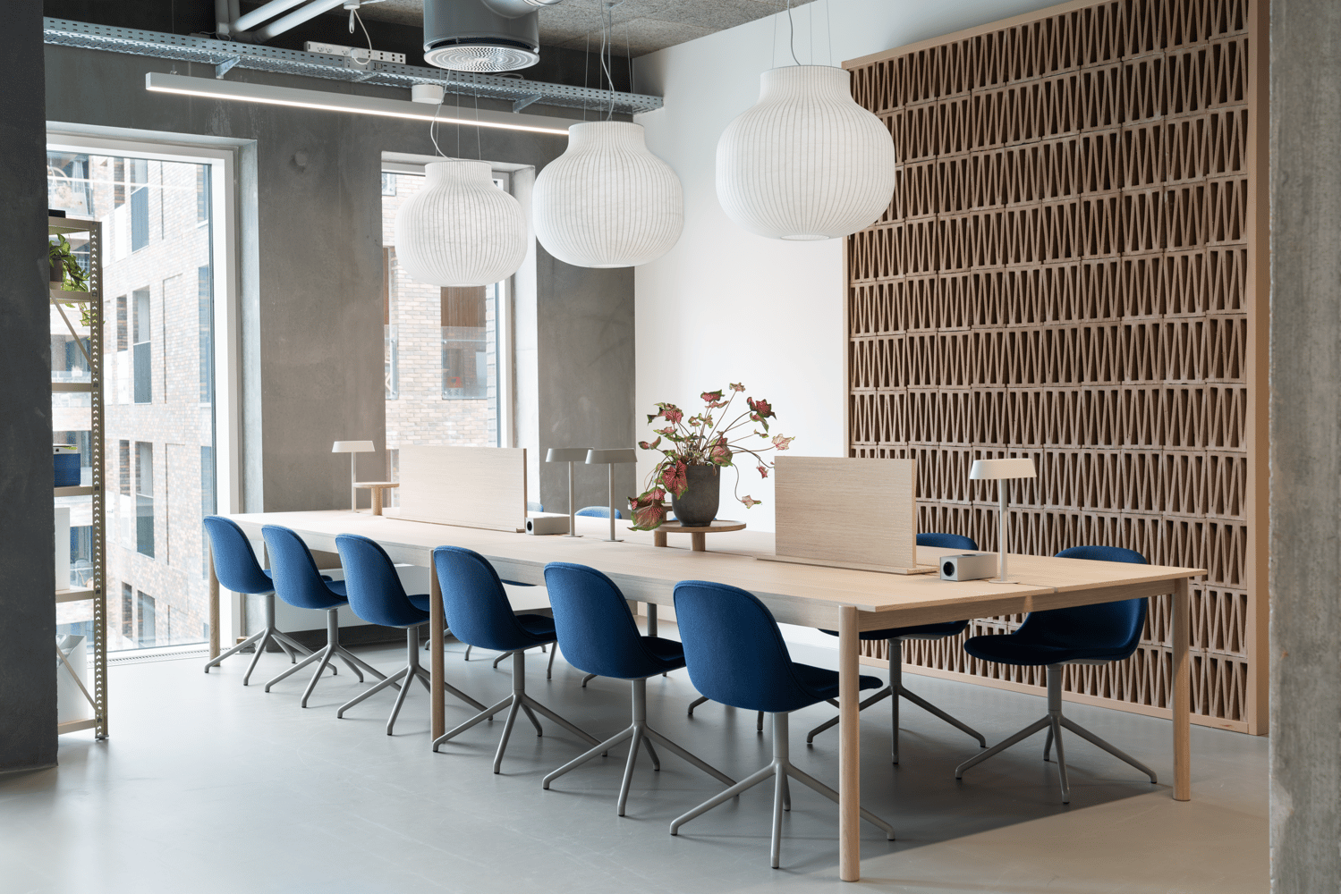 /cdn-cgi/image/width=1500,quality=85,format=auto/globalassets/content-media/images/stories/desk-sharing/aarhus-office-2020-hi-res-4.png