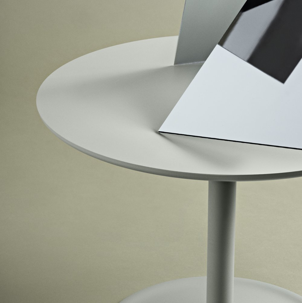  soft-side-table-dusty-green-muuto-org-2x2-tiles-half-size-image