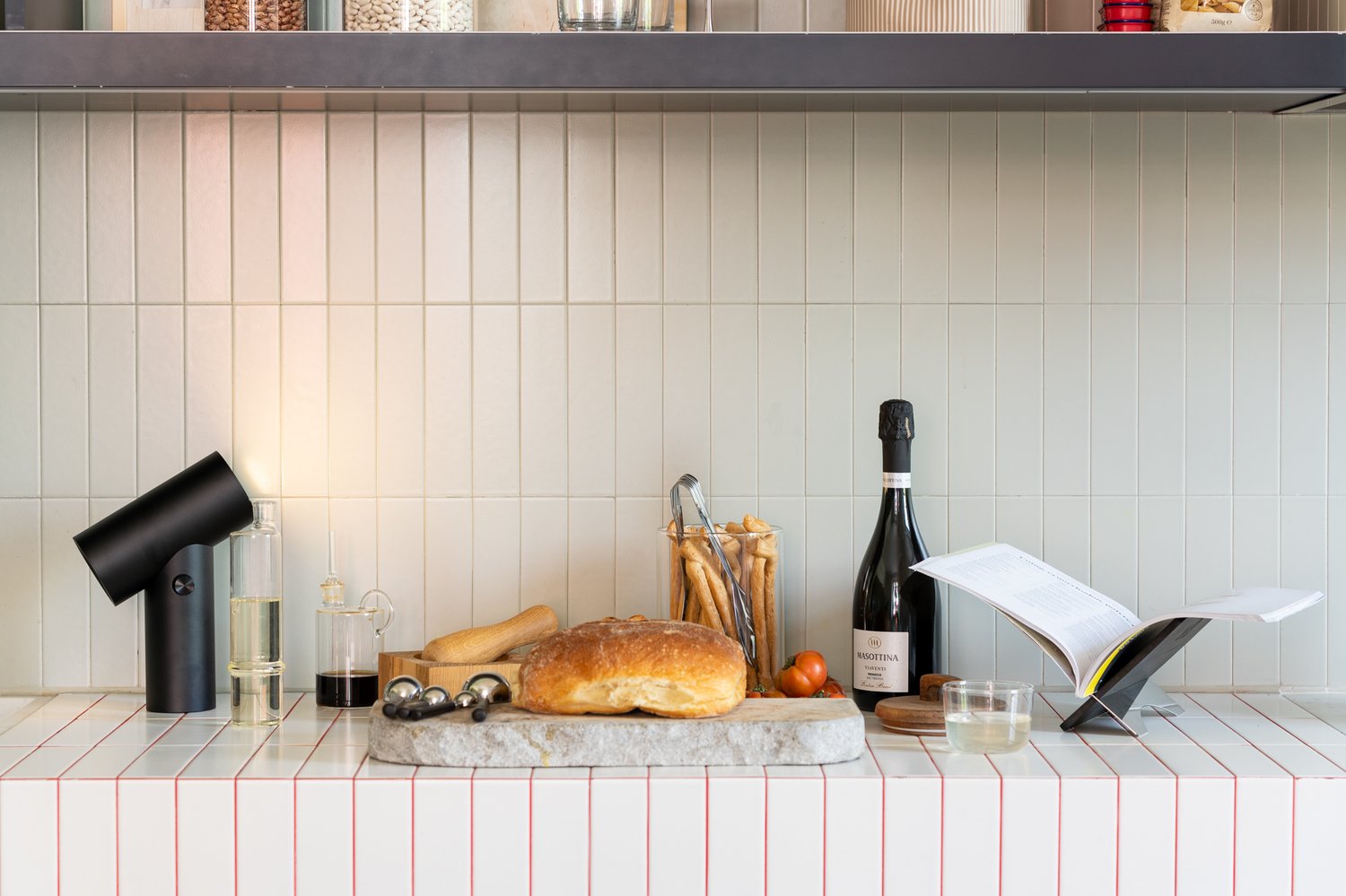 /cdn-cgi/image/width=1500,quality=85,format=auto/globalassets/content-media/images/stories/milan-apartment-2026/muuto-milan-apartment-2026-beam-portable-lamp.jpg
