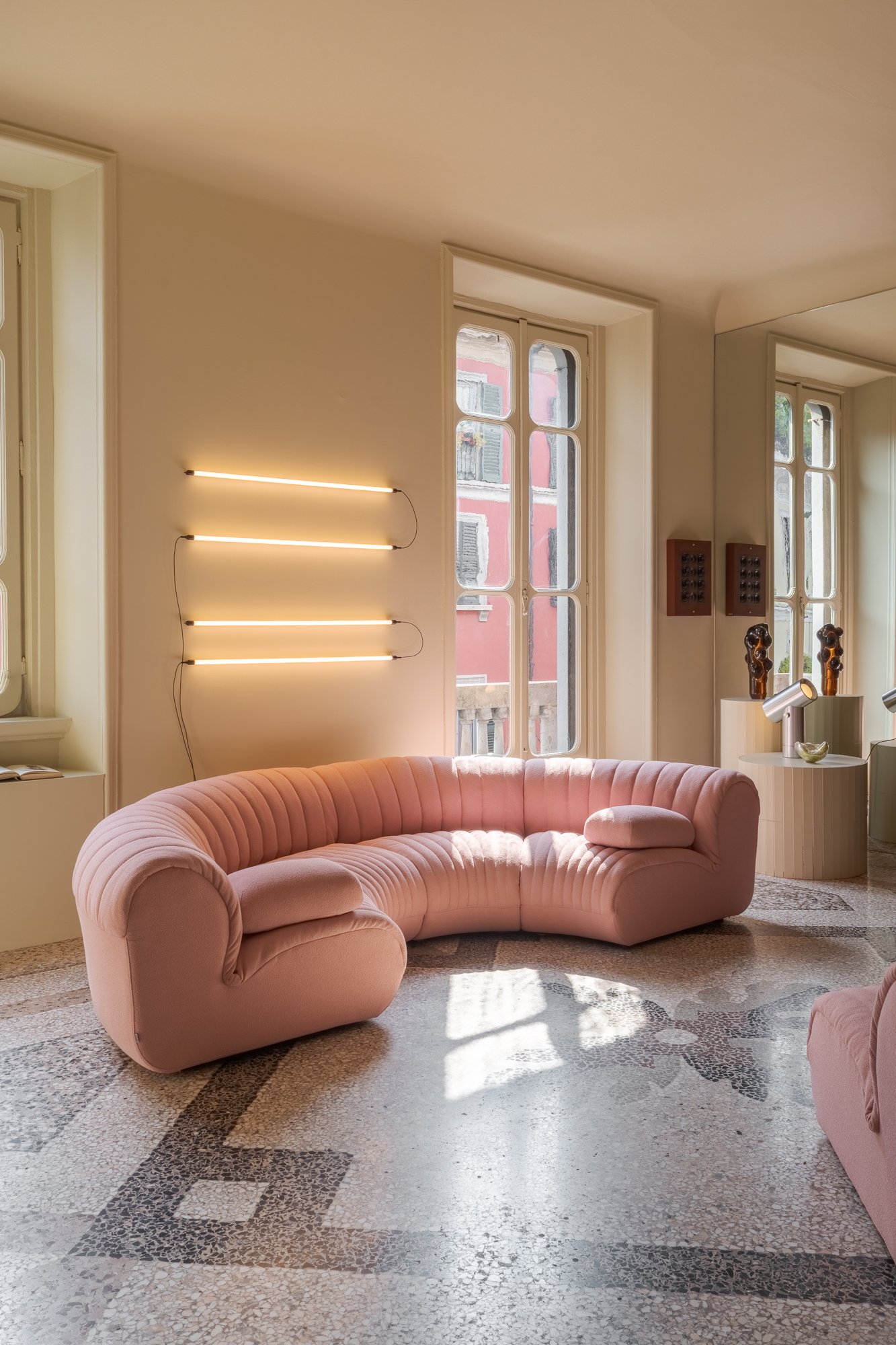 /cdn-cgi/image/width=1500,quality=85,format=auto/globalassets/content-media/images/stories/milan-apartment-2026/muuto-milan-apartment-2026-coltre-sofa-05.jpg
