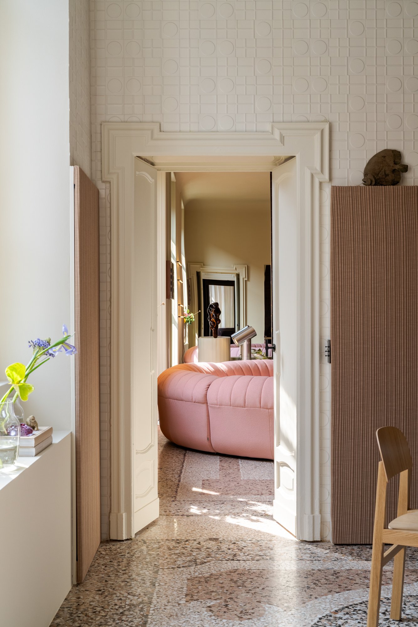 /cdn-cgi/image/width=1500,quality=85,format=auto/globalassets/content-media/images/stories/milan-apartment-2026/muuto-milan-apartment-2026-coltre-sofa-06.jpg