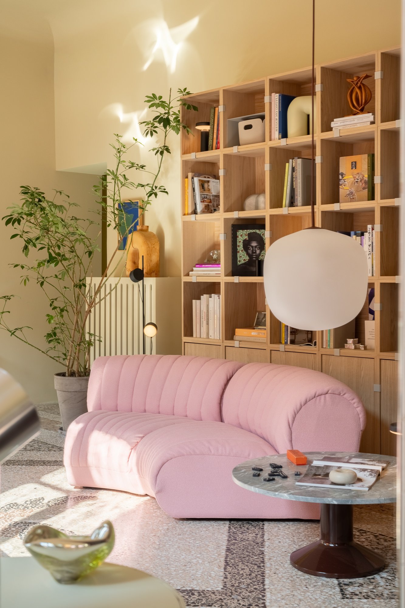 /cdn-cgi/image/width=1500,quality=85,format=auto/globalassets/content-media/images/stories/milan-apartment-2026/muuto-milan-apartment-2026-coltre-sofa-stacked-storage-system-04.jpg
