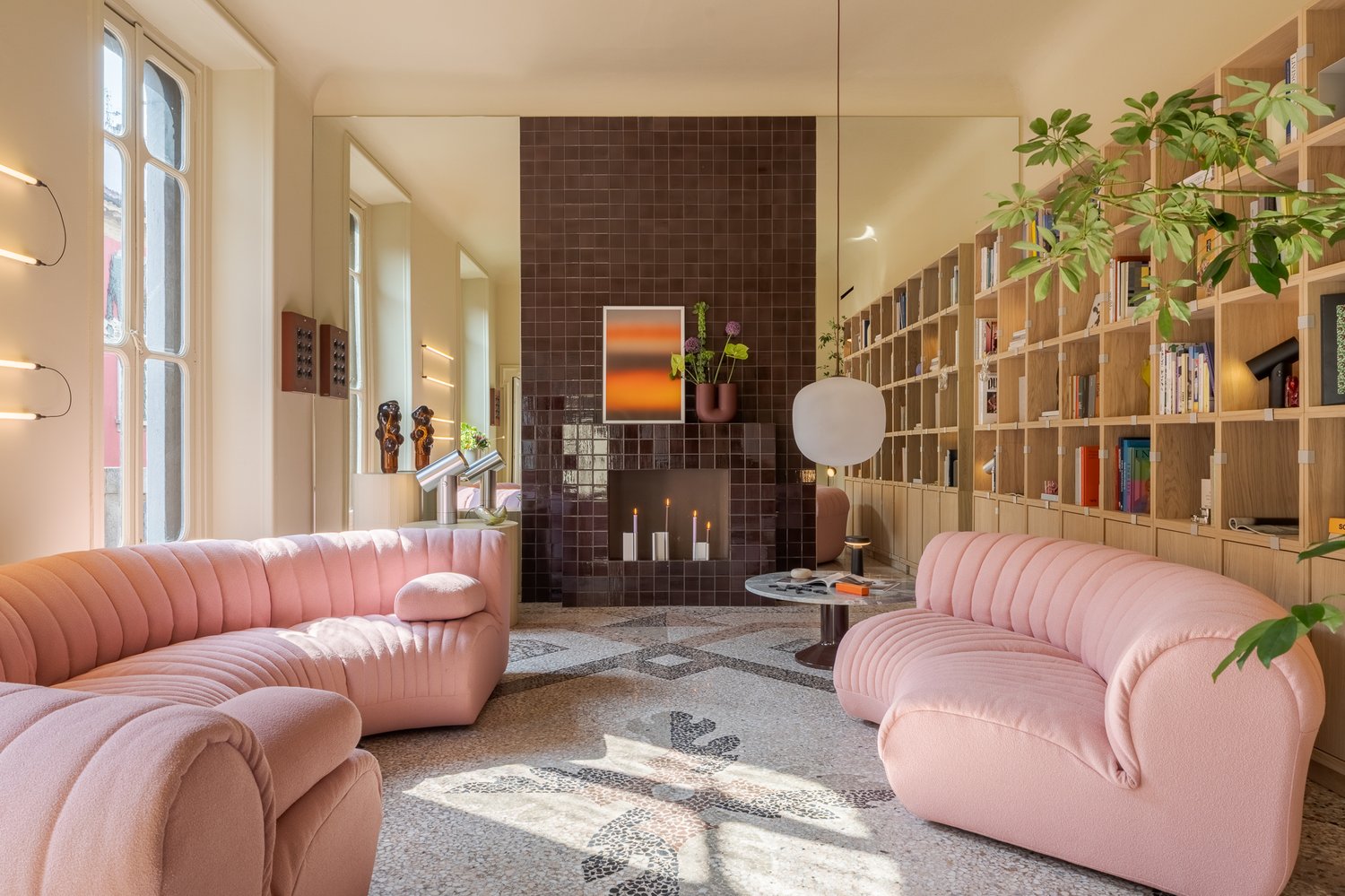 /cdn-cgi/image/width=1500,quality=85,format=auto/globalassets/content-media/images/stories/milan-apartment-2026/muuto-milan-apartment-2026-coltre-sofa-stacked-storage-system-05.jpg