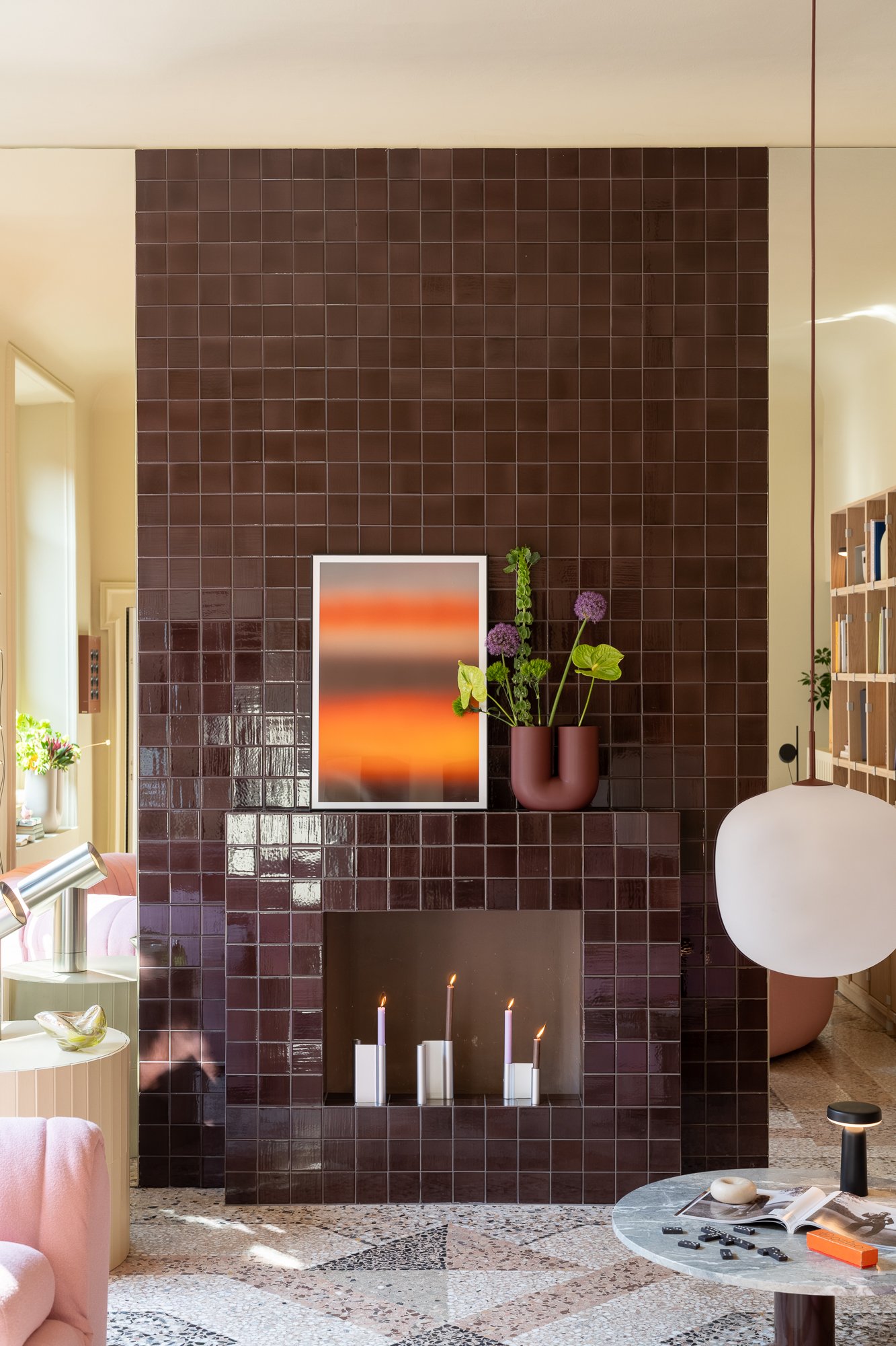 /cdn-cgi/image/width=1500,quality=85,format=auto/globalassets/content-media/images/stories/milan-apartment-2026/muuto-milan-apartment-2026-kink-vase-pair-candleholder-02.jpg