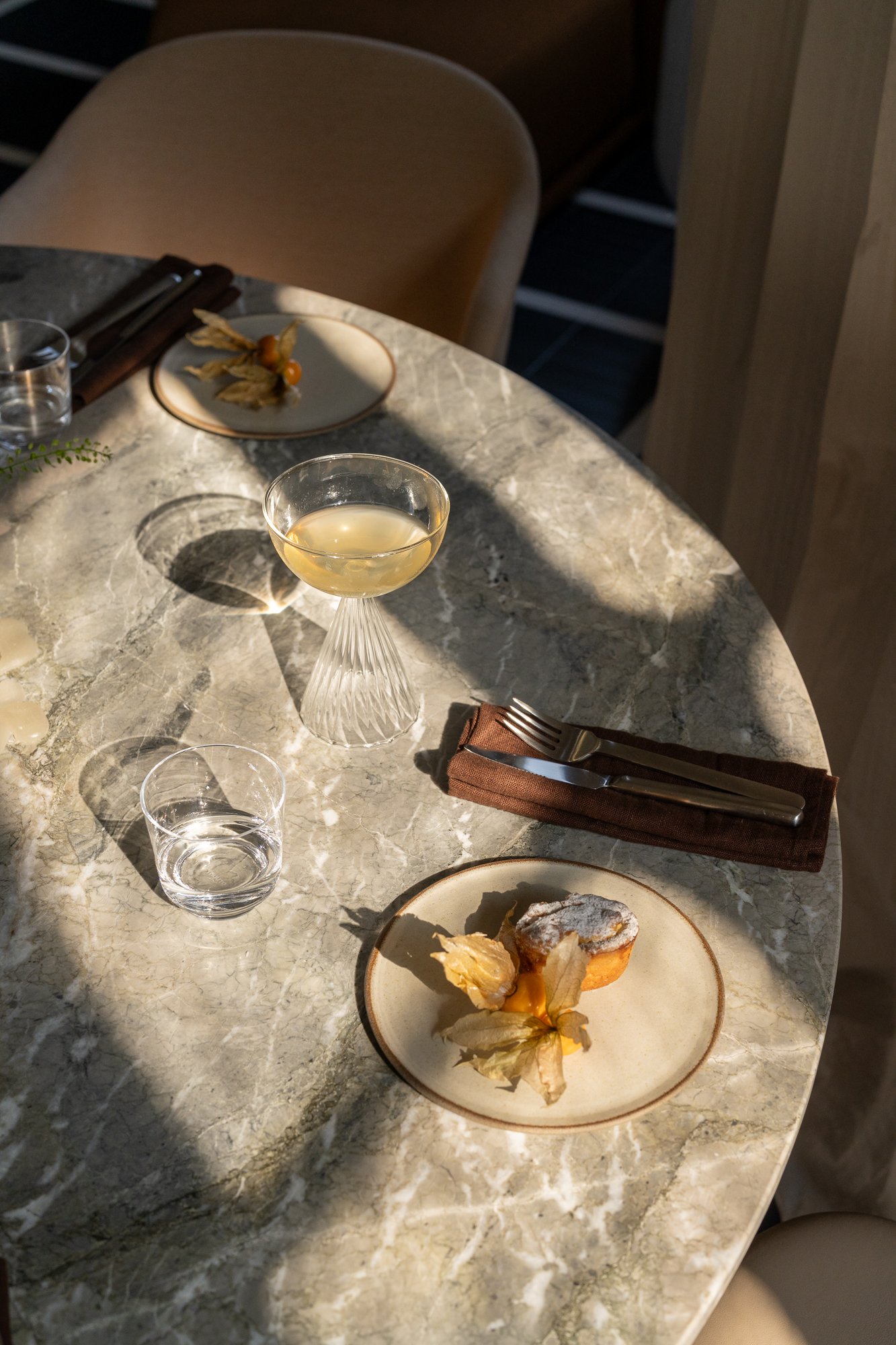 /cdn-cgi/image/width=1500,quality=85,format=auto/globalassets/content-media/images/stories/milan-apartment-2026/muuto-milan-apartment-2026-midst-table-marble-02.jpg