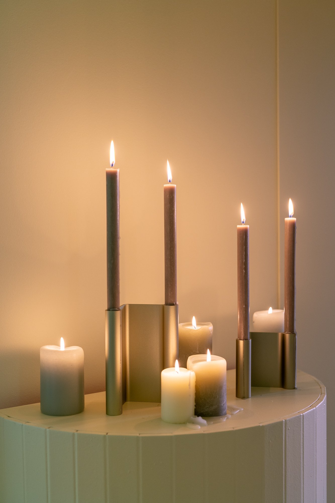 /cdn-cgi/image/width=1500,quality=85,format=auto/globalassets/content-media/images/stories/milan-apartment-2026/muuto-milan-apartment-2026-pair-candleholder-04.jpg