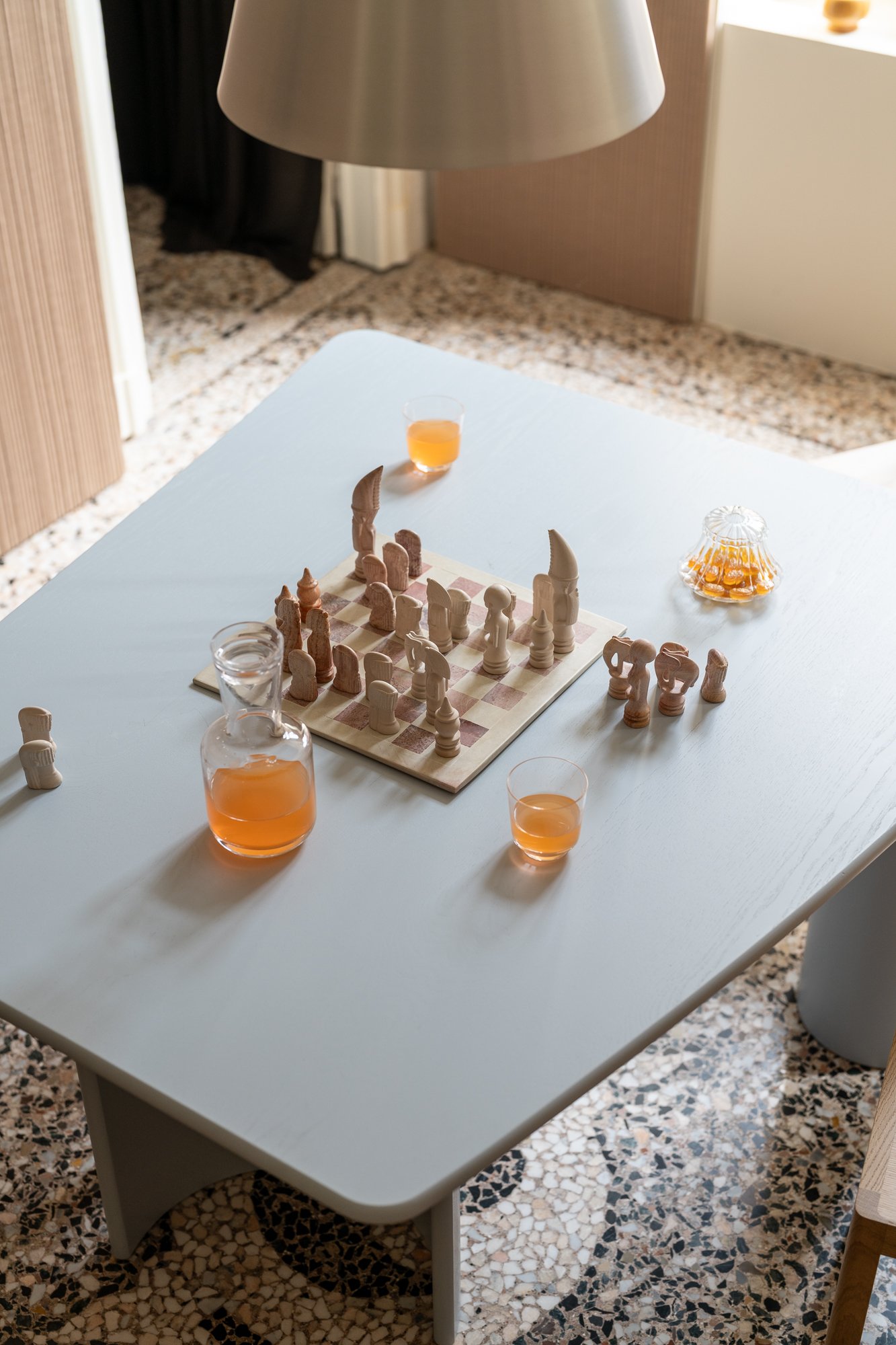 /cdn-cgi/image/width=1500,quality=85,format=auto/globalassets/content-media/images/stories/milan-apartment-2026/muuto-milan-apartment-2026-re-norm-table-ambit-pendant.jpg