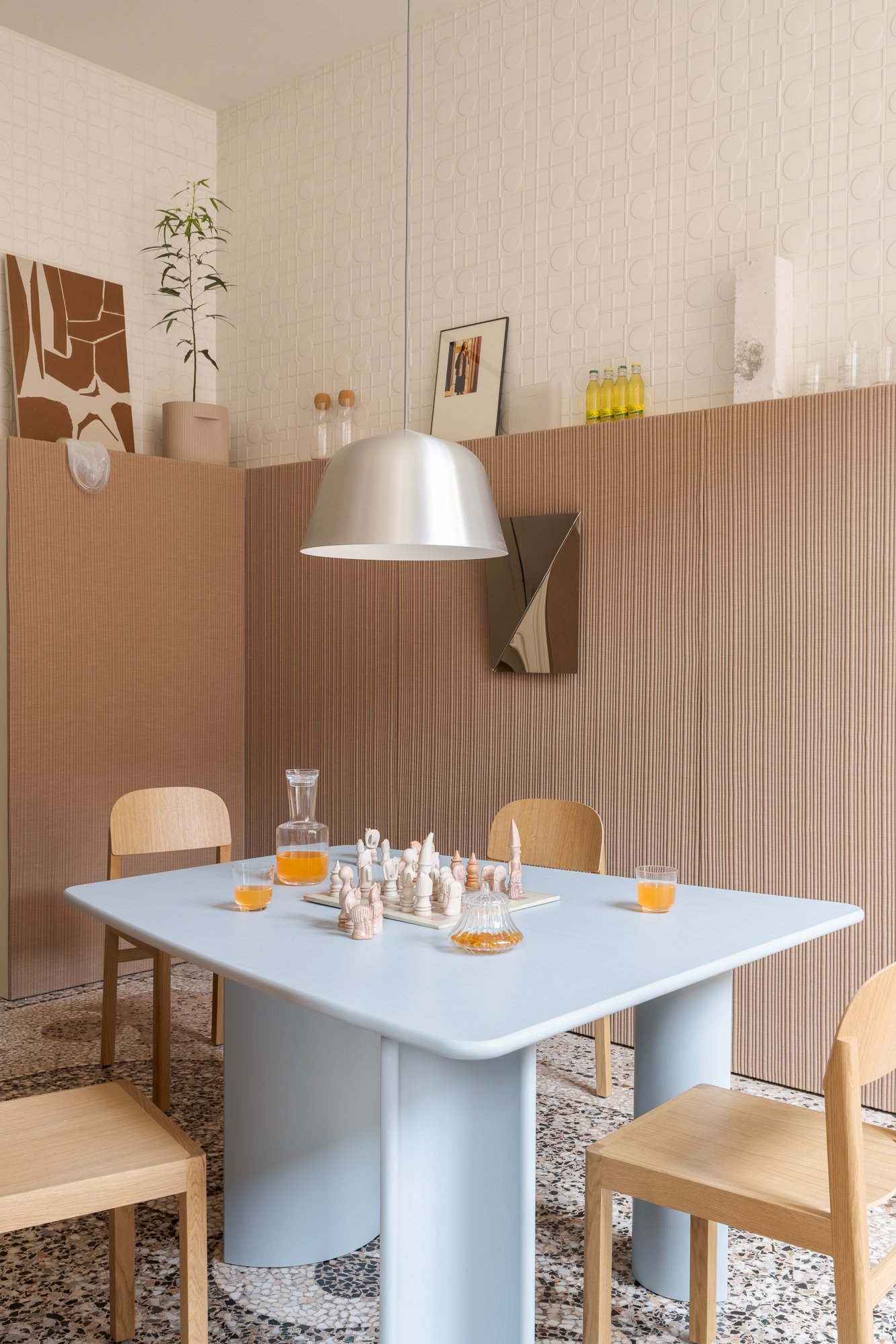 /cdn-cgi/image/width=1500,quality=85,format=auto/globalassets/content-media/images/stories/milan-apartment-2026/muuto-milan-apartment-2026-re-norm-table-workshop-chair-01.jpg