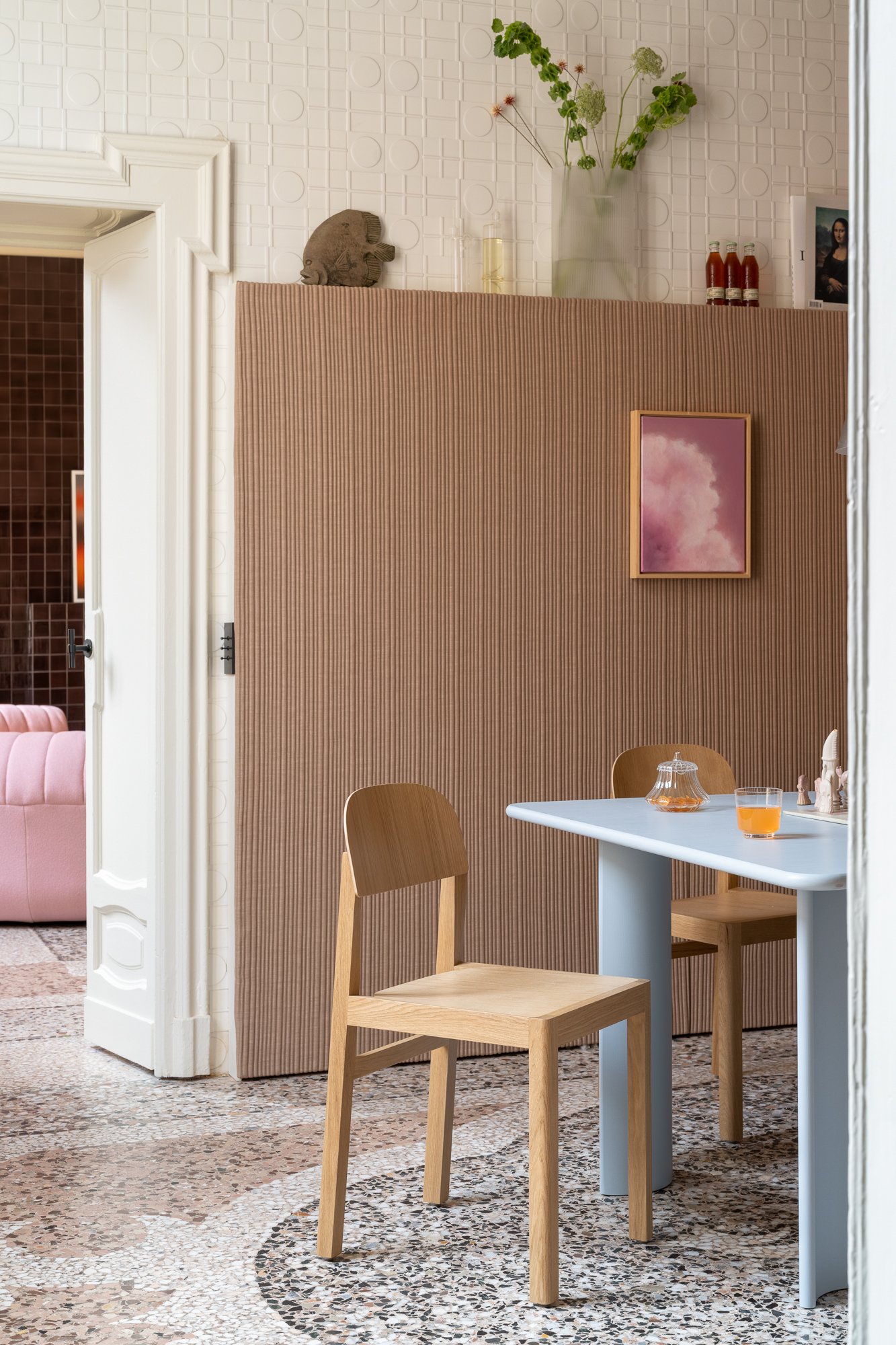 /cdn-cgi/image/width=1500,quality=85,format=auto/globalassets/content-media/images/stories/milan-apartment-2026/muuto-milan-apartment-2026-re-norm-table-workshop-chair-03.jpg