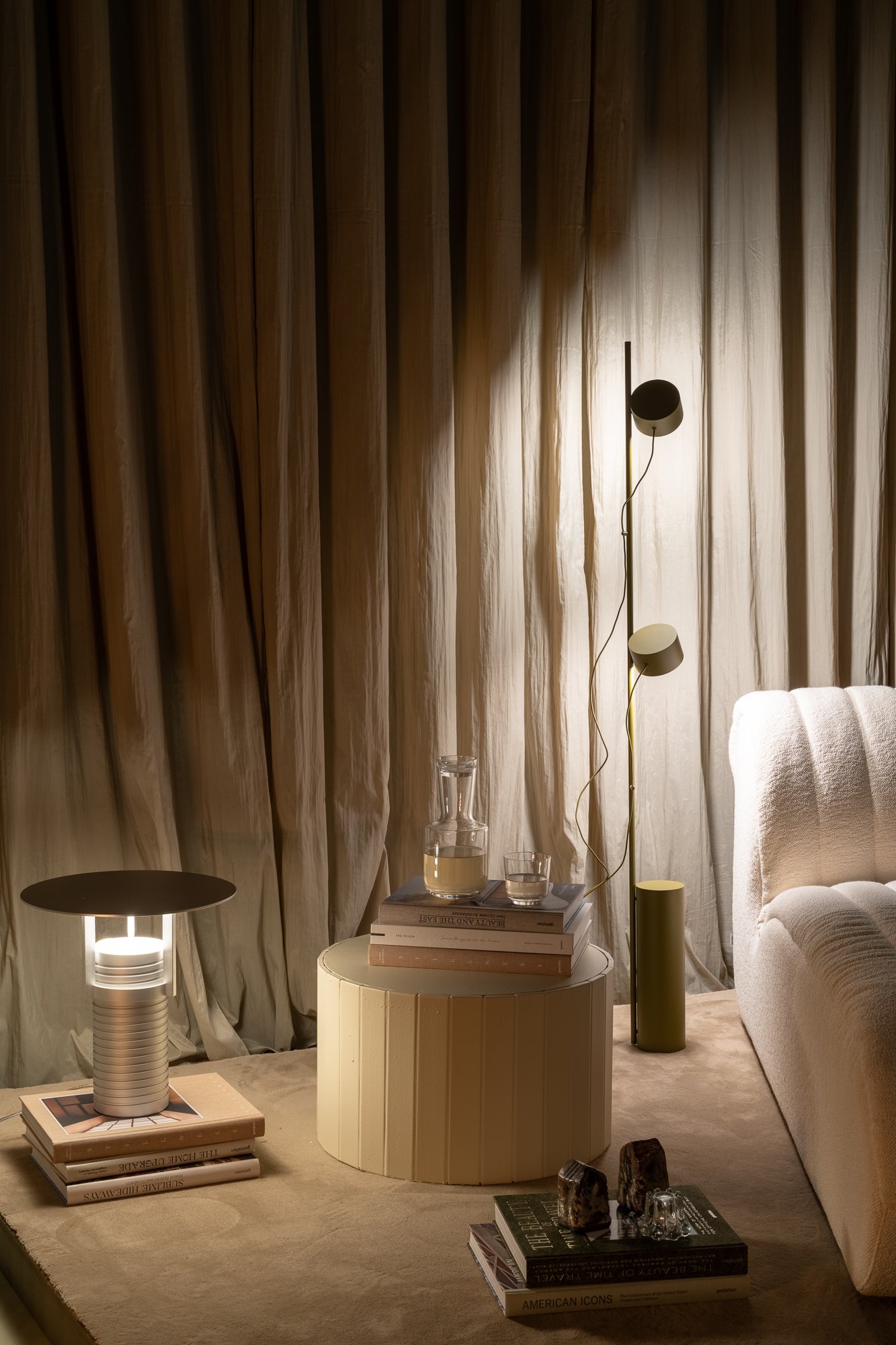 /cdn-cgi/image/width=1500,quality=85,format=auto/globalassets/content-media/images/stories/milan-apartment-2026/muuto-milan-apartment-2026-set-lamp-post-floor-lamp.jpg