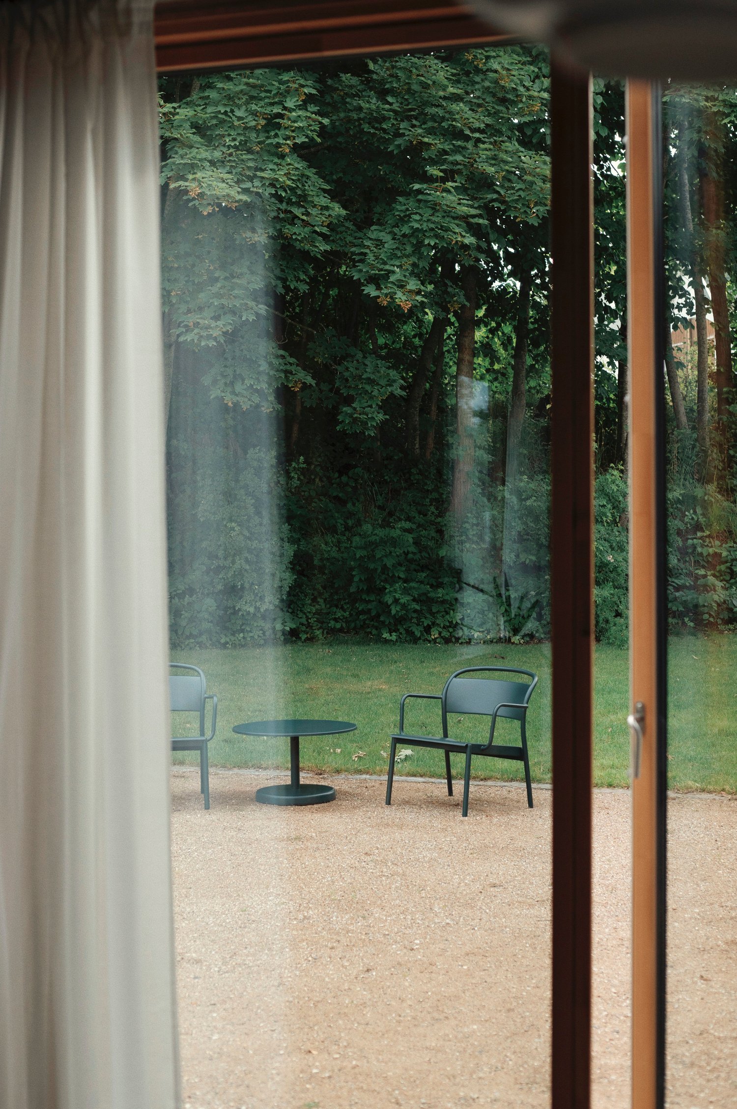 /cdn-cgi/image/width=1500,quality=85,format=auto/globalassets/content-media/images/stories/outside-with---casper-and-alexandra-borg-moller/muuto_casperalexandra_001.jpg