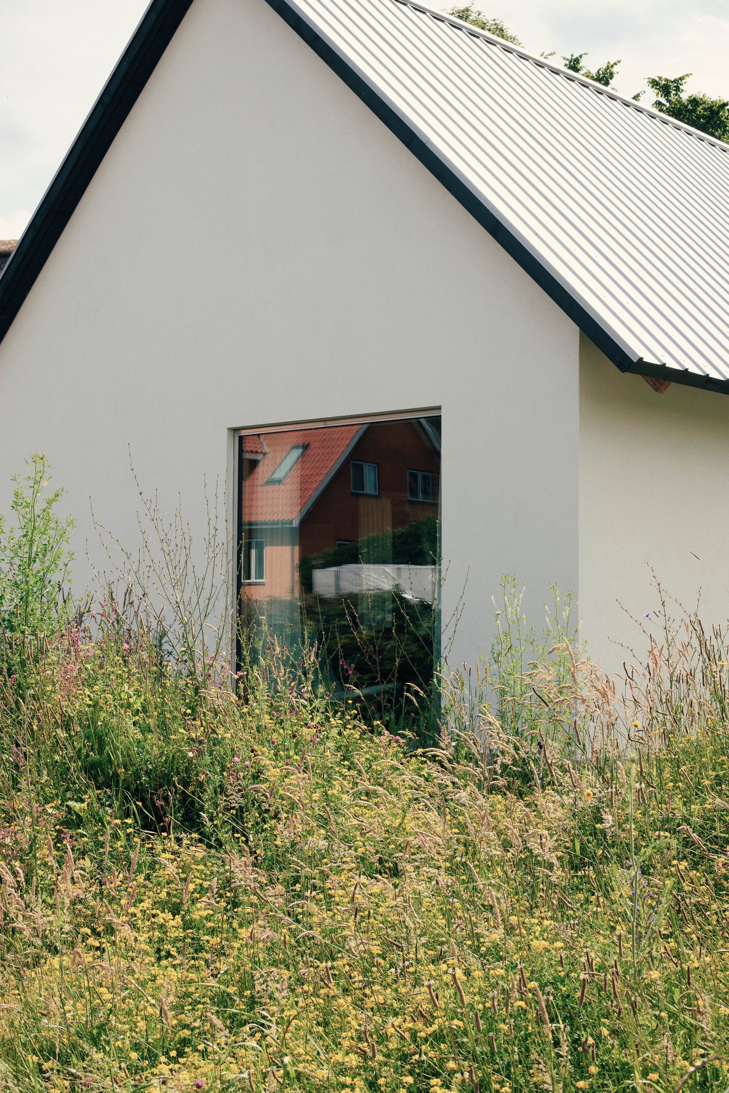 /cdn-cgi/image/width=1500,quality=85,format=auto/globalassets/content-media/images/stories/outside-with---casper-and-alexandra-borg-moller/muuto_casperalexandra_020.jpg