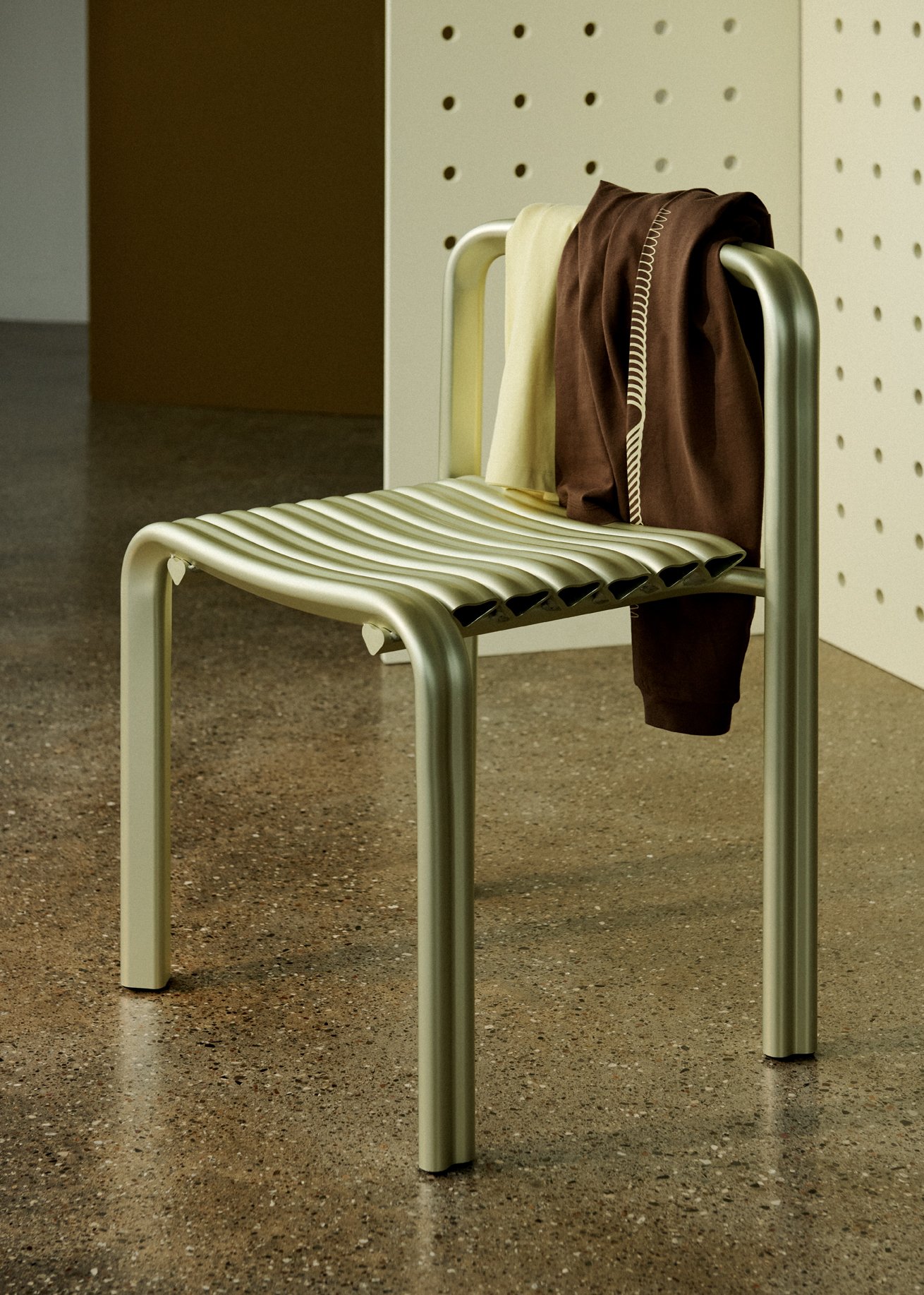 /cdn-cgi/image/width=1500,quality=85,format=auto/globalassets/content-media/images/stories/product-stories/close-to-heartspacon/next-chapters-close-to-heart-chair-longsleeve-tee-yellow-brown-low-res.jpg