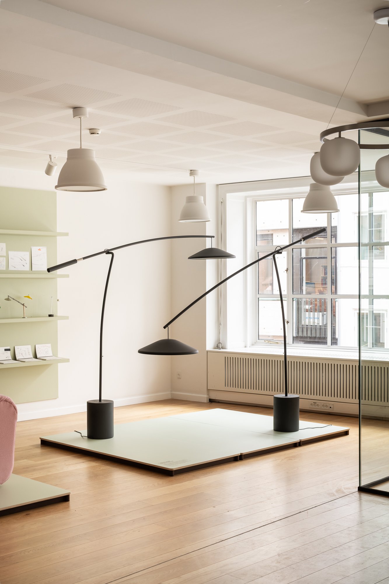 /cdn-cgi/image/width=1500,quality=85,format=auto/globalassets/content-media/images/stories/product-stories/contra-floor-lamp/muuto-showroom-3dd-2026-contra-floor-lamp-proces-04-lo-res.jpg