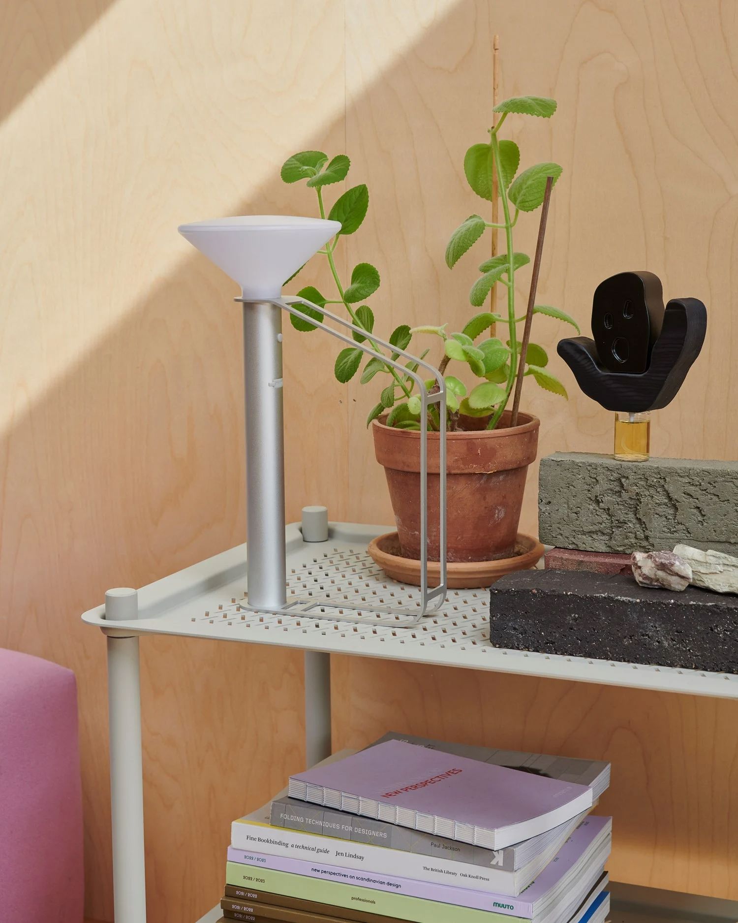 /cdn-cgi/image/width=1500,quality=85,format=auto/globalassets/content-media/images/stories/with-space-to-create/selma-muuto-homestory-16-med-res_optimized.jpg