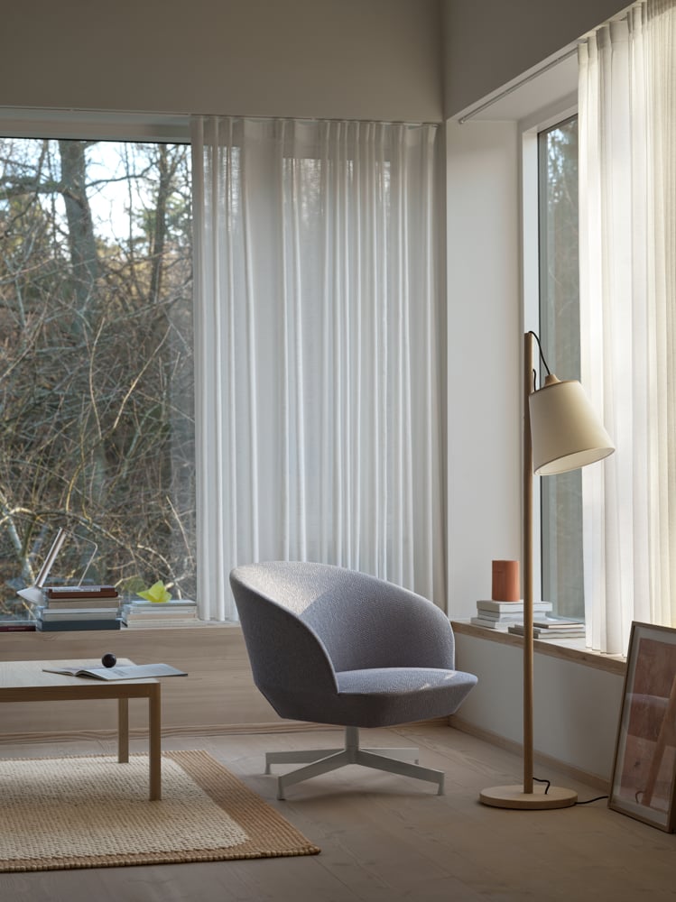 /cdn-cgi/image/width=1500,quality=85,format=auto/globalassets/content-media/lighting-guide/floor-lamps/oslo-lounge-chair-swivel-grey-colline-737-pull-lamp-workshop-coffee-table-oak-pebble-rug-pale-rose-org.png