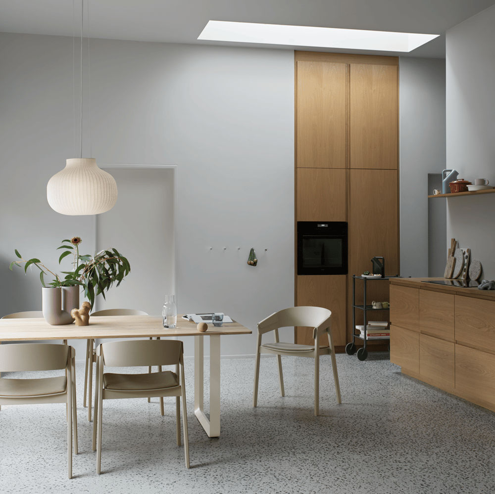 /cdn-cgi/image/width=1500,quality=85,format=auto/globalassets/content-media/lighting-guide/light-up-the-interior/cover-armchair-dark-beige-refine-leather-stone-70-70-solid-oak-sand-255-cm-strand-45-kink-dusty-lilac-flow-trolley-dots-alu-org-11-square.png