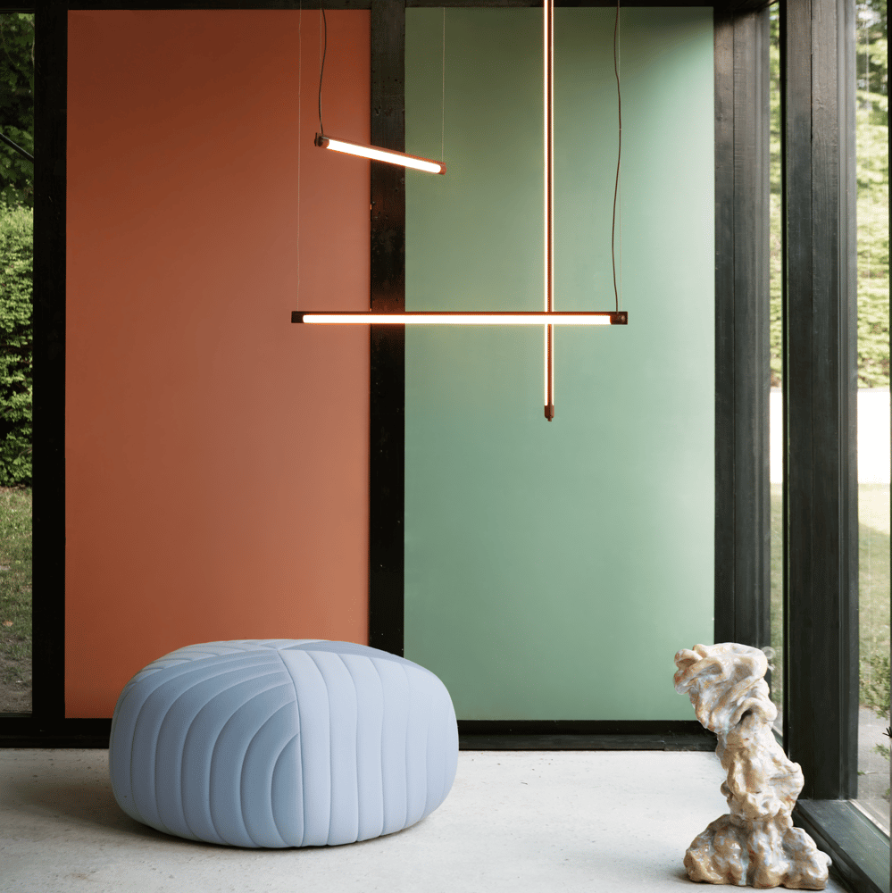 /cdn-cgi/image/width=1500,quality=85,format=auto/globalassets/content-media/lighting-guide/light-up-the-interior/fine-suspension-lamp-deep-red-five-pouf-planum-271-muuto-org-2x2-tiles-half-size-image.png