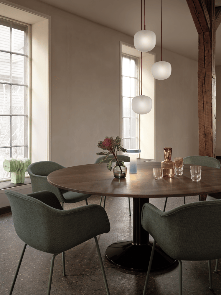 /cdn-cgi/image/width=1500,quality=85,format=auto/globalassets/content-media/lighting-guide/light-up-the-interior/midst-table-dark-oiled-oak-black-160-fiber-armchair-sabi-921-tube-base-dusty-green-rime-18-deep-red-ease-portable-lamp-silent-11-muuto-org.png