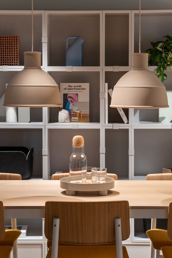 /cdn-cgi/image/width=1500,quality=85,format=auto/globalassets/content-media/lighting-guide/pendant-lamps/london-showroom-july-2020-hi-res-5.jpg