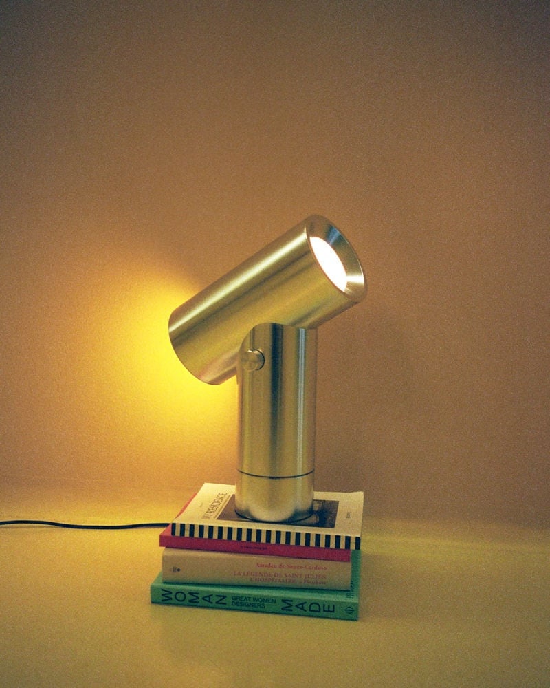 /cdn-cgi/image/width=1500,quality=85,format=auto/globalassets/content-media/lighting-guide/technical-handbook/editorial-beam-table-lamp-h45-brushed-aluminimum-low-res.jpg