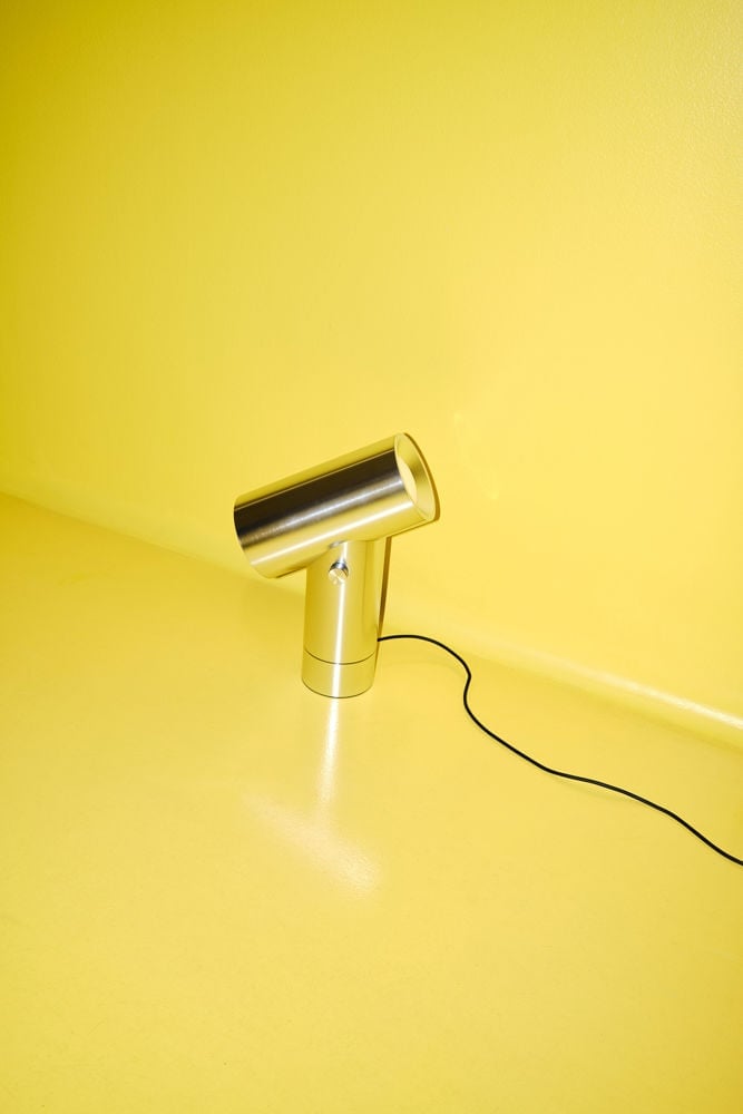 /cdn-cgi/image/width=1500,quality=85,format=auto/globalassets/content-media/lighting-guide/technical-handbook/editorial-beam-table-lamp-h45-brushed-aluminum-2-low-res.jpg