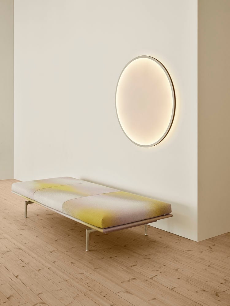 /cdn-cgi/image/width=1500,quality=85,format=auto/globalassets/content-media/lighting-guide/wall-lamps/calm-wall-lamp-90-black-outline-daybed-alu-nova-003-low-res.jpg