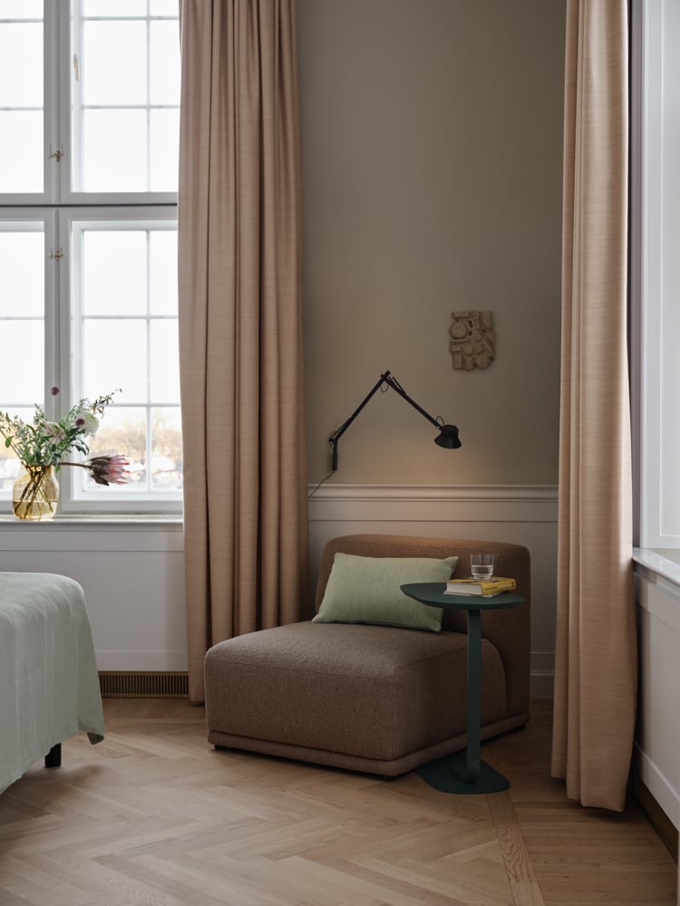 /cdn-cgi/image/width=1500,quality=85,format=auto/globalassets/content-media/lighting-guide/wall-lamps/connect-soft-e-hearth-006-dedicate-l2-black-wall-mount-relate-dark-green-mingle-light-green-muuto-org.png