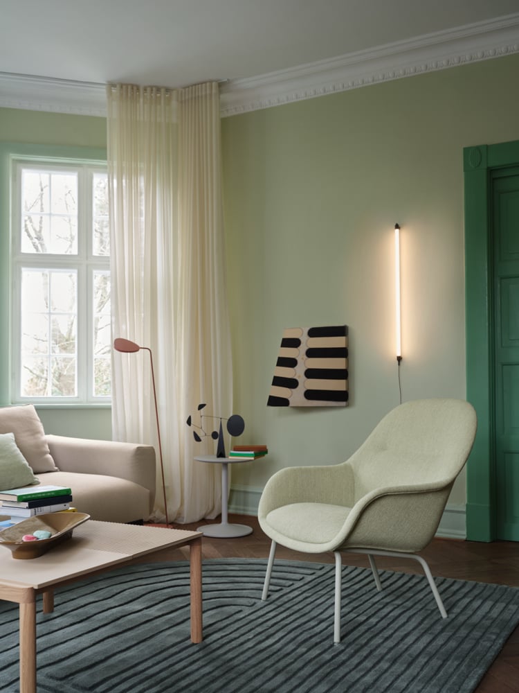 /cdn-cgi/image/width=1500,quality=85,format=auto/globalassets/content-media/lighting-guide/wall-lamps/fiber-lounge-armchair-ecriture-910-grey-in-situ-3-seater-config-4-acca-121-fine-wall-90-couple-sand-relevo-muuto-org.png