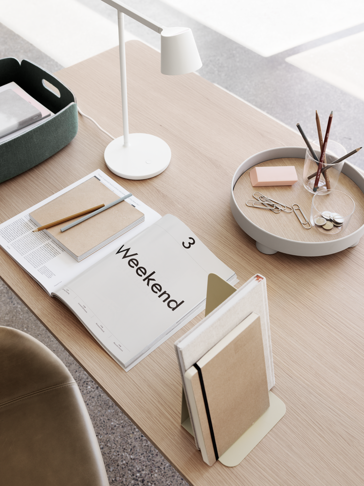 /globalassets/content-media/images/accessories/storage/fiber-base-table-oak-tip-restore-tray-corky-platform-compile-muuto-org.png?revision=639075190700000000