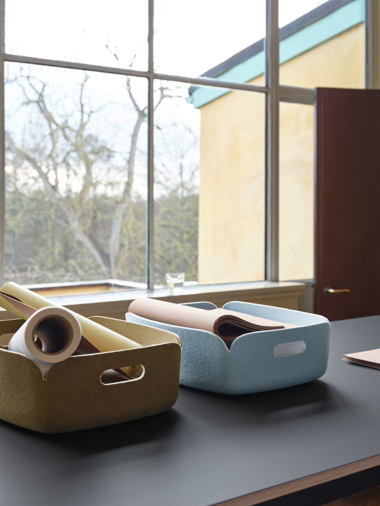 /globalassets/content-media/images/accessories/storage/restore-tray-brown-green-light-blue-base-high-table-black-190x85-h105-muuto-org.png?revision=639075194770000000