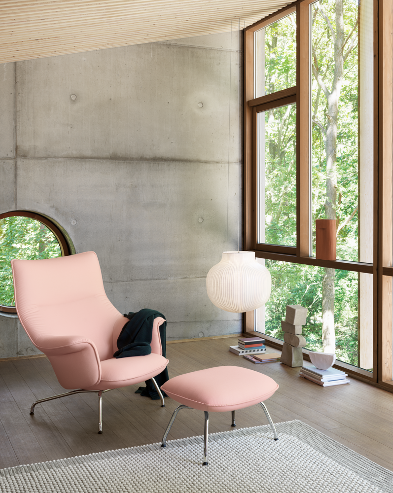 doze-lounge-chair-ottoman-forest-nap-512-chrome-strand-lamp-closed-ridge-vase-pebble-rug-muuto-org.png