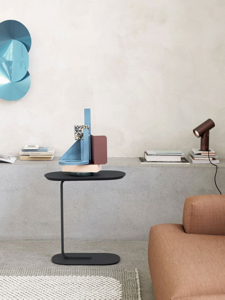 relate-sidetable-black-pebble-light-grey-connect-remix-252-beam-compile-bookend-muuto-org