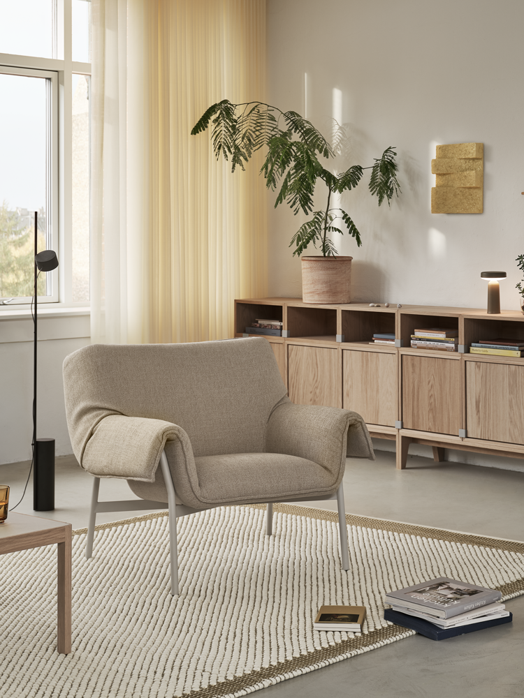 wrap-lounge-chair-ecriture-240-grey-workshop-coffee-table-warm-grey-linoleum-pebble-rug-200x300-brown-green-post-raise-stacked-ease-taupe-muuto-org-34-roll-up-image