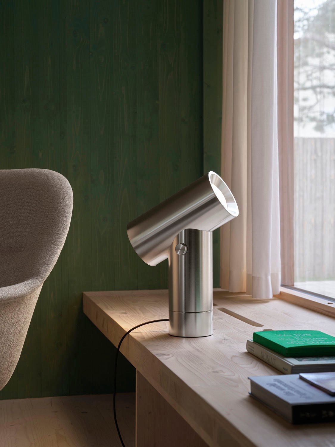 beam table lamp 45 polished alumnium low res