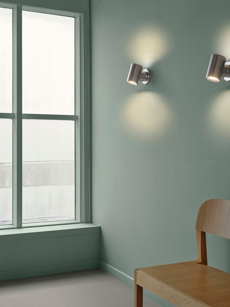 beam wall lamp polished alu workshop bench oak low res