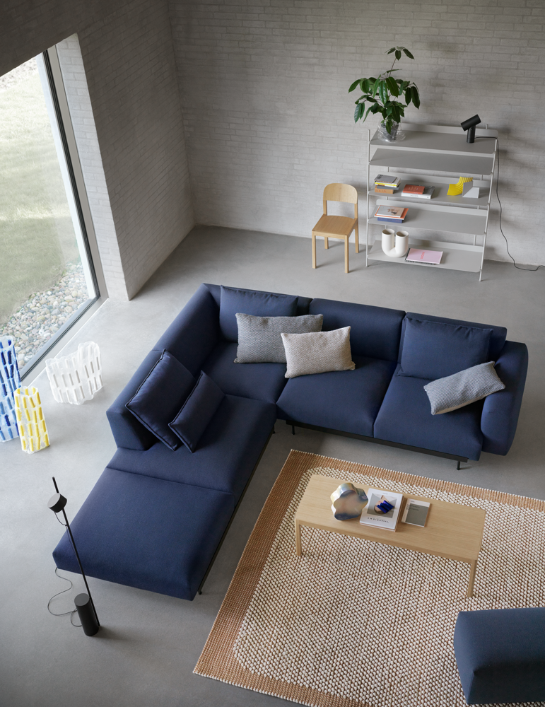 /globalassets/content-media/images/pdp/in-situ/in-situ-corner-conf-2-vidar-554-pebble-orange-workshop-oak-compile-grey-post-floor-muuto-org.png?revision=639102246240000000