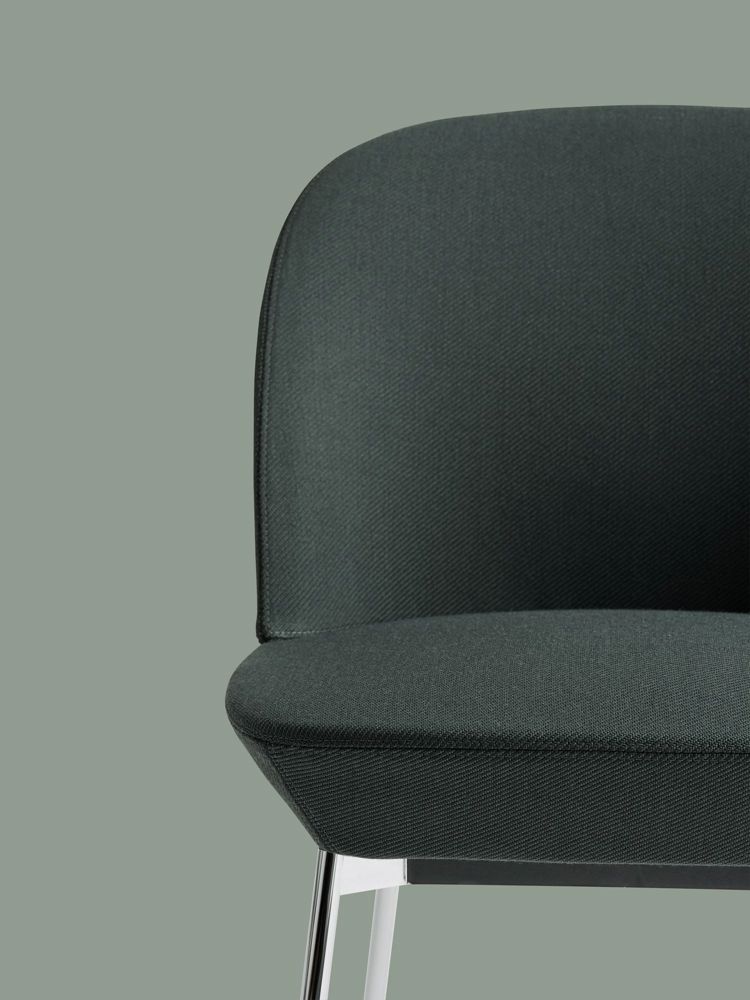 oslo-side-chair-twill-weave-990-detail-3-chrome-muuto-5000x6667-hi-res-cb