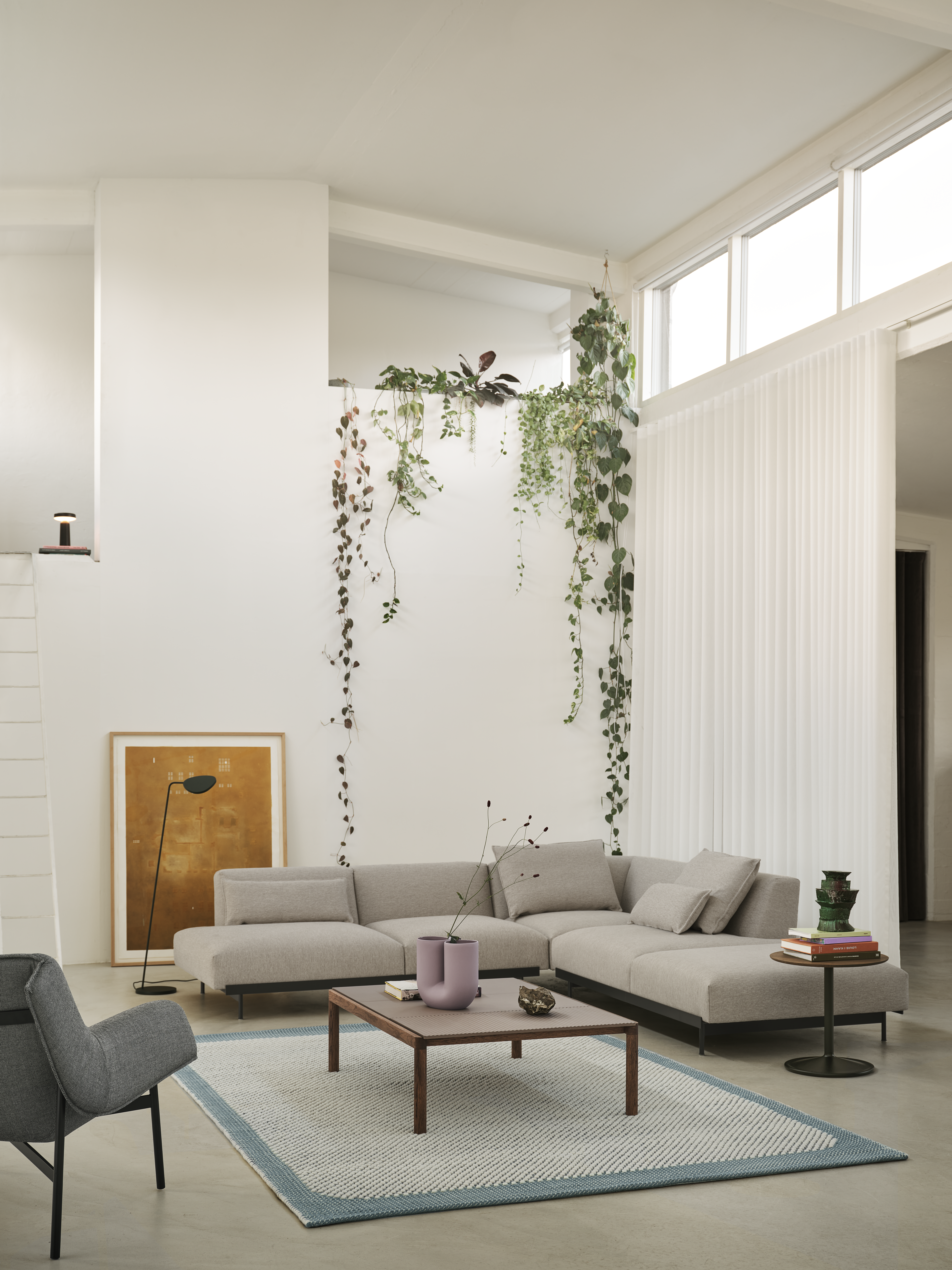 /globalassets/content-media/images/plp/lighting/floor-lamps/in-situ-corner-config-4-clay-12-pebble-200x300-pale-blue-couple-coffee-table-120x84x35-2-plain-1-wavy-taupe-dark-oiled-oak-wrap-lounge-sabi-151-black-muuto-org.png?revision=639075483610000000
