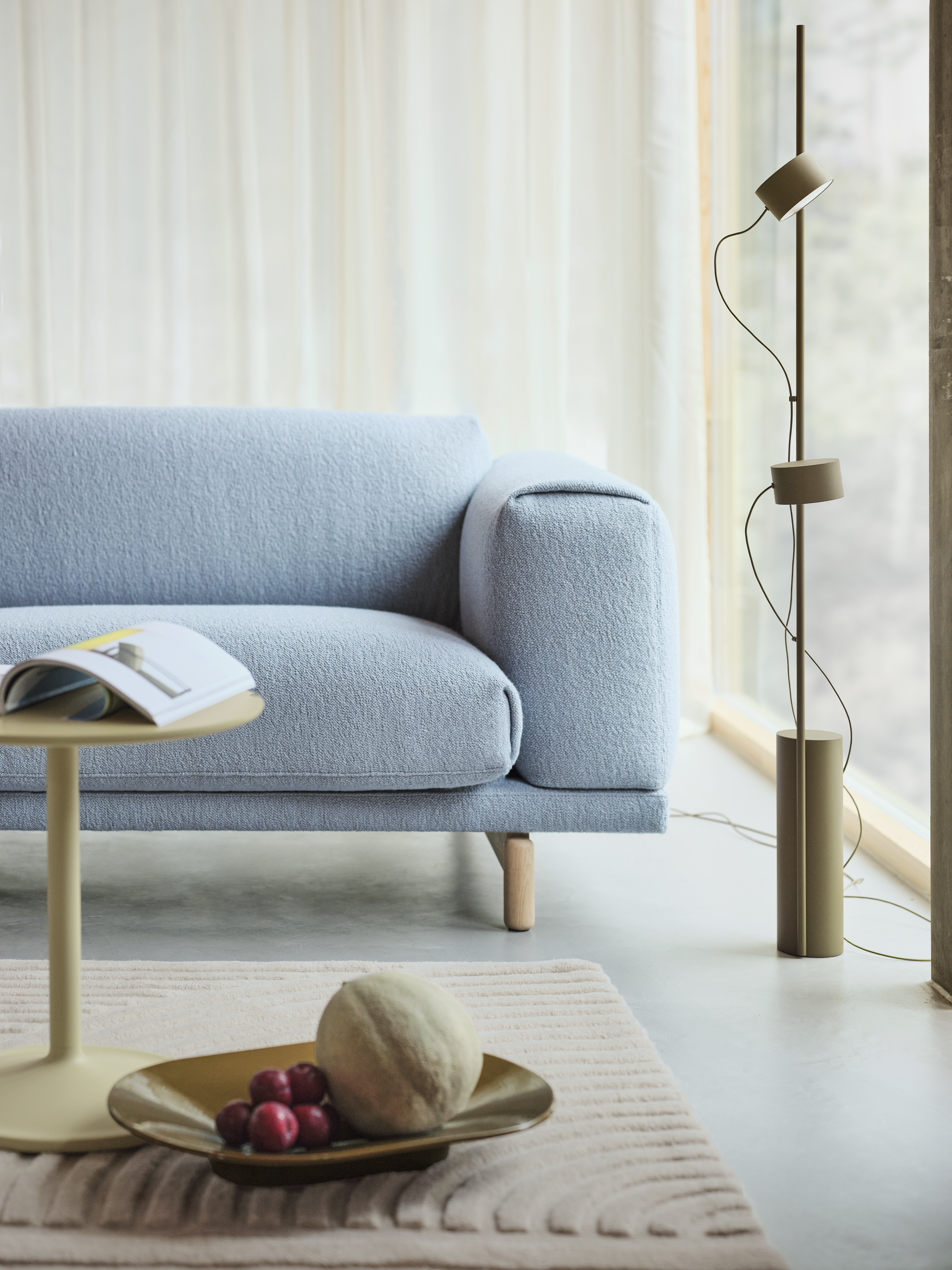 /globalassets/content-media/images/plp/lighting/floor-lamps/post-floor-lamp-brown-green-rest-sofa-hearth-12-oak-soft-side-beige-green-relevo-off-white-mere-brown-green-muuto-org.png?revision=639075483690000000