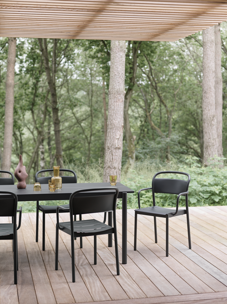 /globalassets/content-media/images/plp/outdoor/accessories/linear-steel-table-200-armchair-black-raise-carafe-glass-20-cl-30-cl-burnt-orange-muuto-org.png?revision=639076399590000000