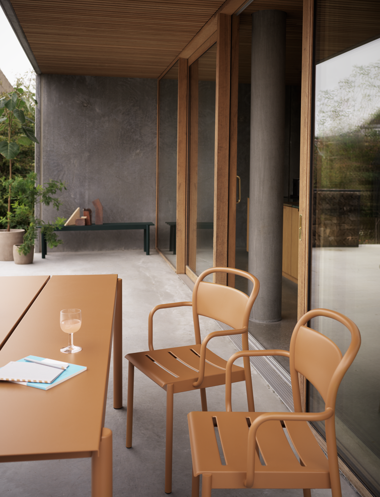 /globalassets/content-media/images/plp/outdoor/seating/linear-steel-armchair-linear-steel-table-200-cm-burnt-orange-linear-steel-bench-dark-green-muuto-org-1.png?revision=639076133420000000