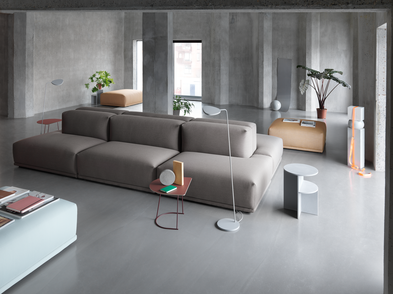 connect-leaf-floor-lamp-airy-halfsize-plum-halves-org.png