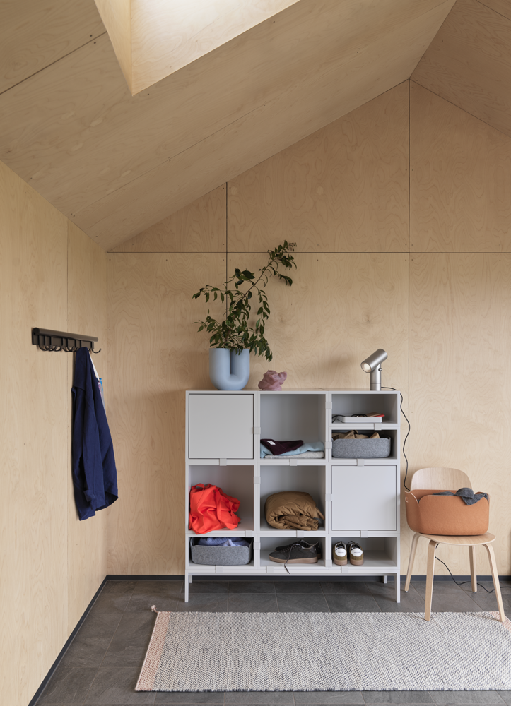 /globalassets/content-media/images/plp/storage/hallway-storage/stacked-grey-coil-coat-rack-black-100-restore-tray-grey-visu-chair-restore-burnt-orange-ply-rug-muuto-org.png?revision=639077050390000000