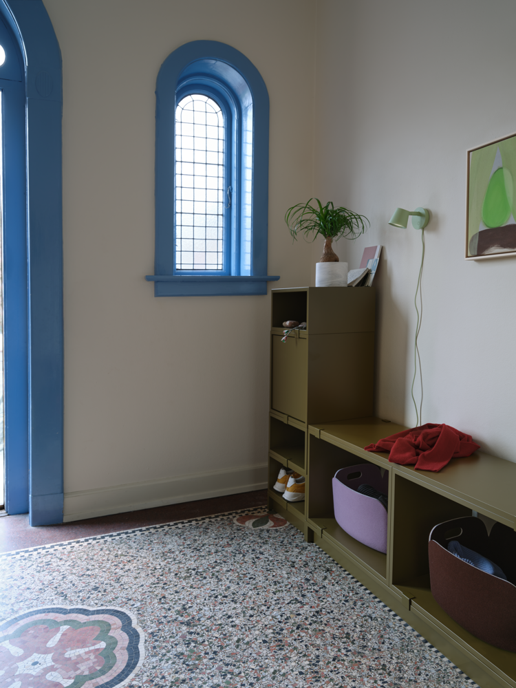 /globalassets/content-media/images/plp/storage/hallway-storage/stacked-hallway-1-brown-green-tip-wall-light-green-restore-basket-dusty-lilac-dark-brown-muuto-org.png?revision=639077050630000000