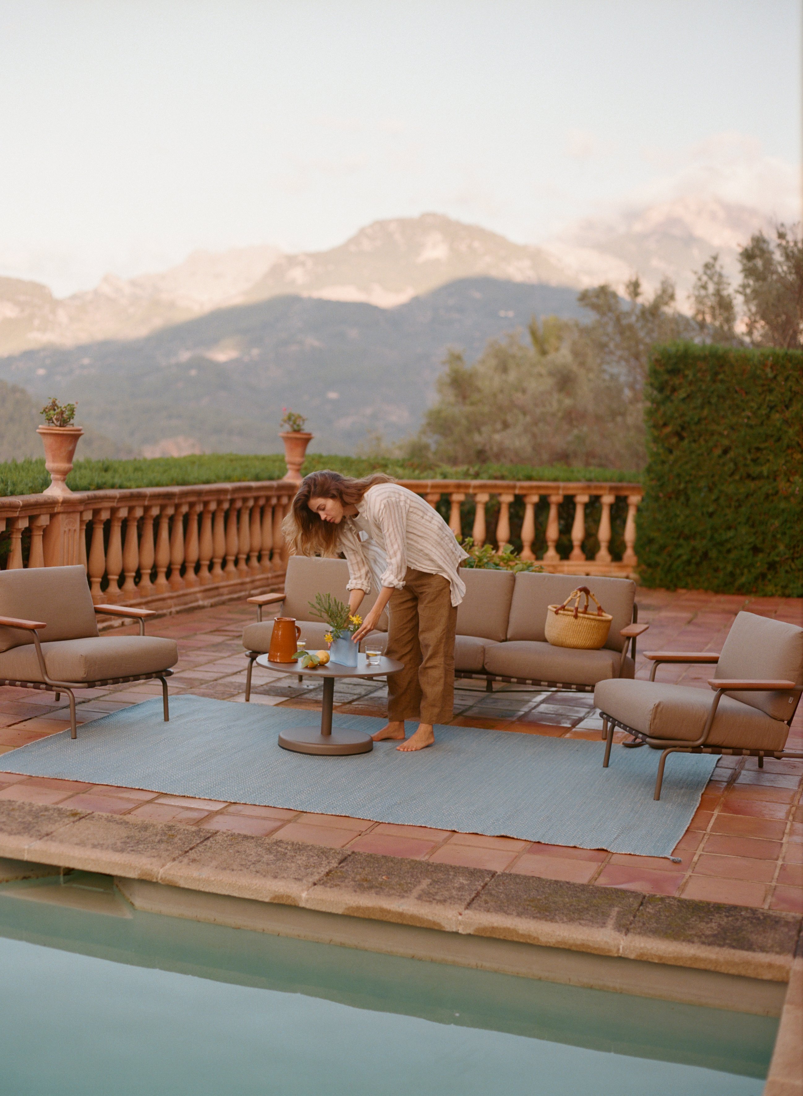 /globalassets/content-media/images/stories/outside-with---constanze-saemann/70448-5-0014_251106_muuto_mallorca_ryan_brabazon.jpg?revision=639125397810000000