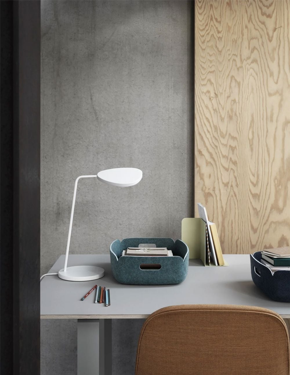 7070-leaf-fiber-restore-tray-compile-bookend-high-res-lifestyle_150_optimized