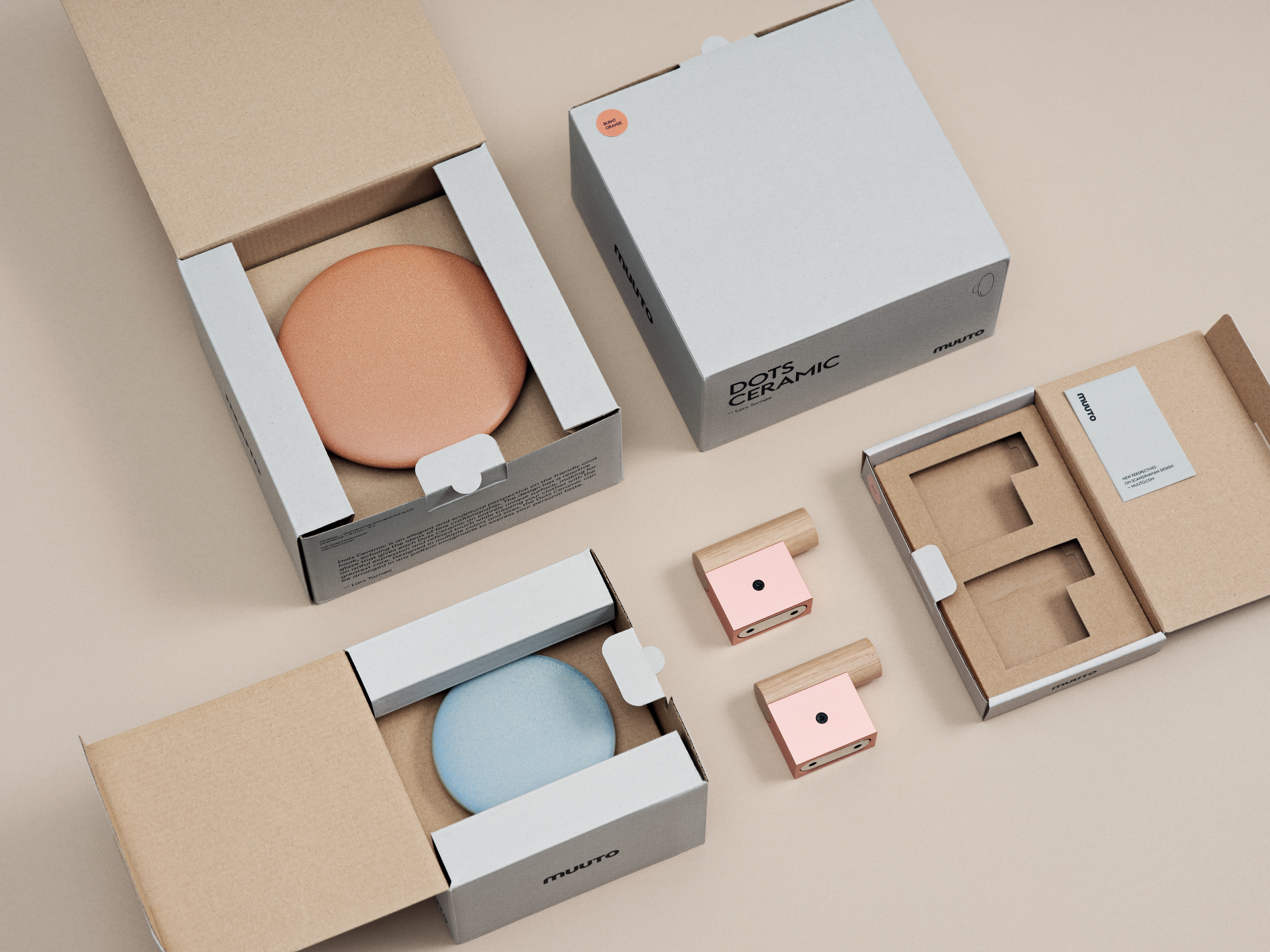 /globalassets/content-media/images/sustainability/dots-ceramic-attach-packaging-muuto.png?revision=639128739070000000