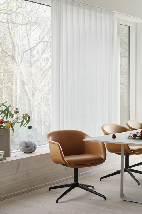 Fiber Conference Armchair in Refine Leather Cognac w. Swivel Base - 70/70 Table in Grey - Ridge Vase - Wave Tray