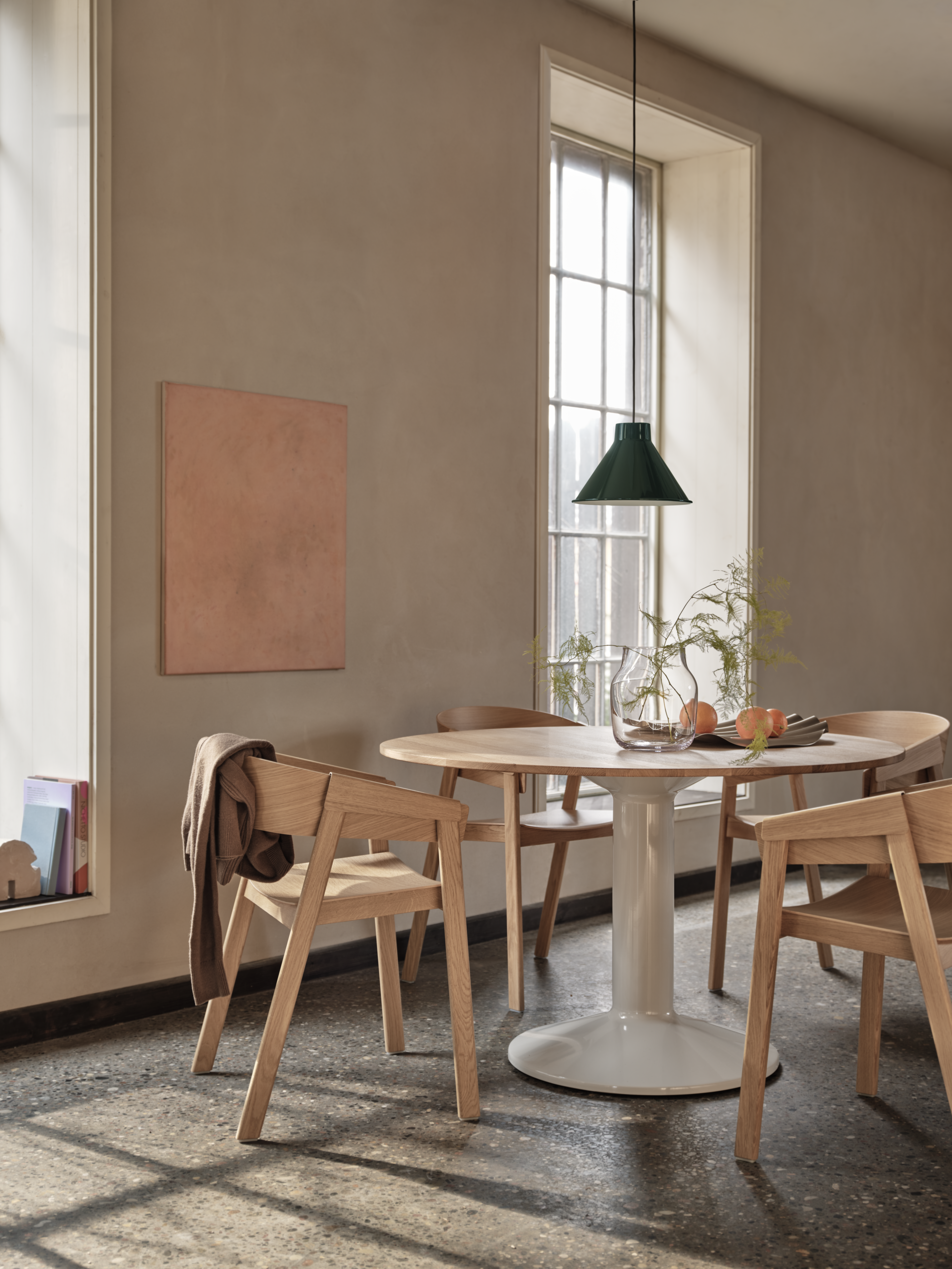 Midst Table Ø120 cm in Oak/Grey - Cover Armchair in Oak - Top Pendant Lamp Ø28 cm in Dark Green - Silent Vase Ø20 cm in Clear - Wave Tray